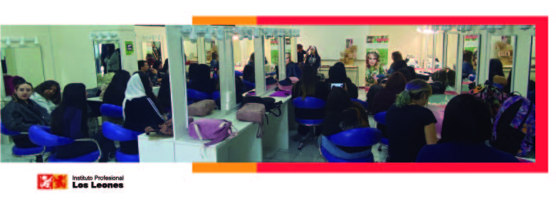 Estudiantes de Estética Integral exploran los productos de Zao Makeup Chile en Taller de Maquillaje Social